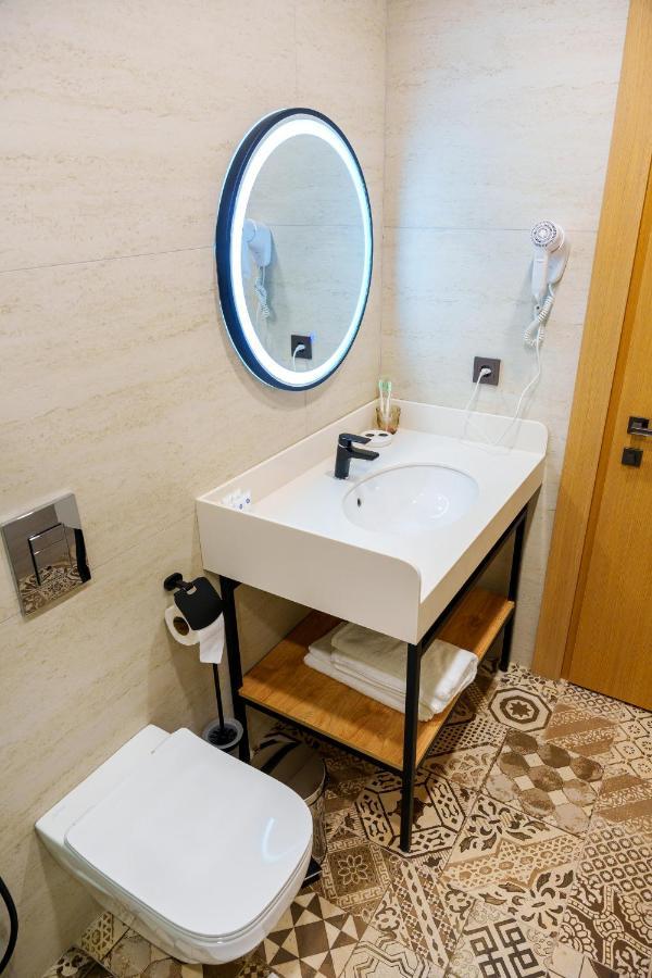 Dami Almaty Hotel Buitenkant foto