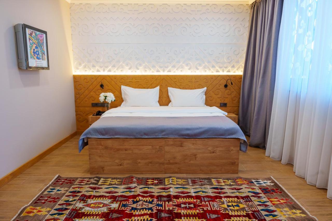Dami Almaty Hotel Buitenkant foto