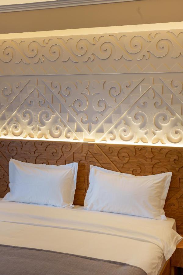 Dami Almaty Hotel Buitenkant foto