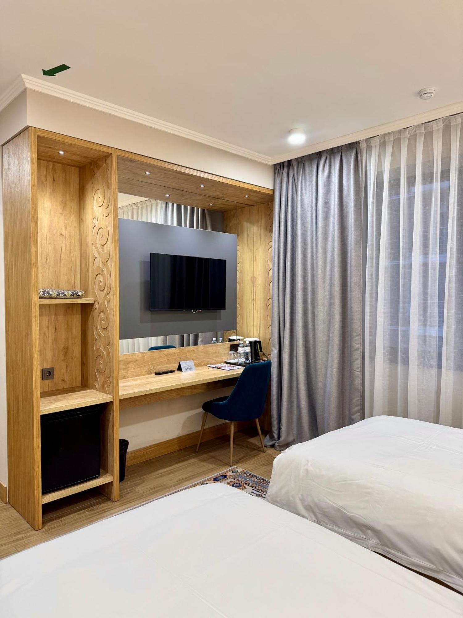 Dami Almaty Hotel Buitenkant foto