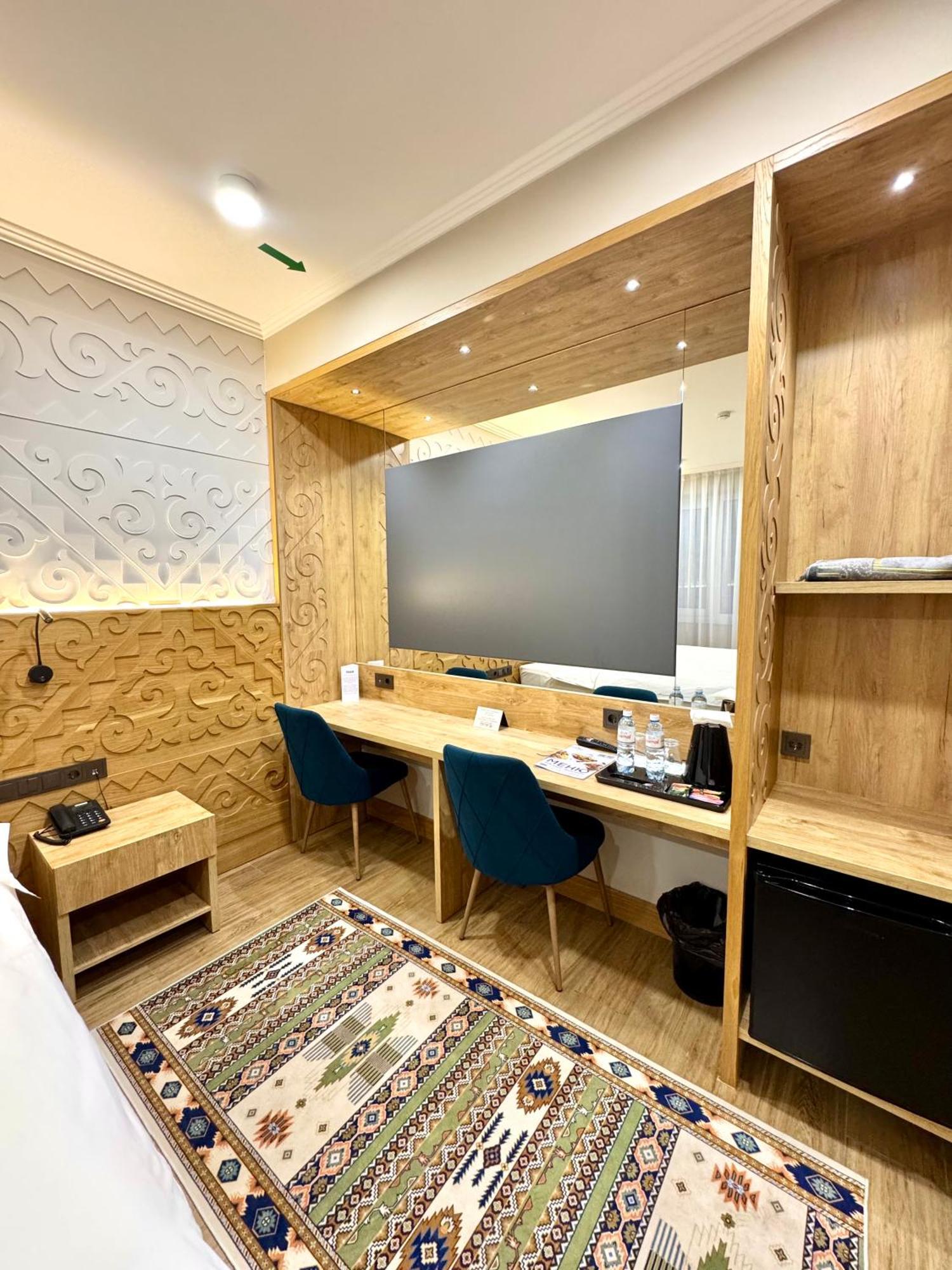 Dami Almaty Hotel Buitenkant foto